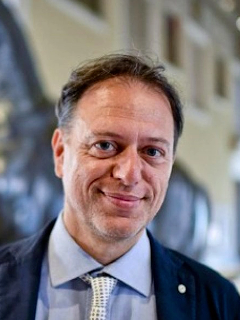 Direttore MANN. Riceve il premio Per Sempre Scugnizzo per l'arte e la cultura.